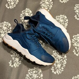 Air Huarache by Nike